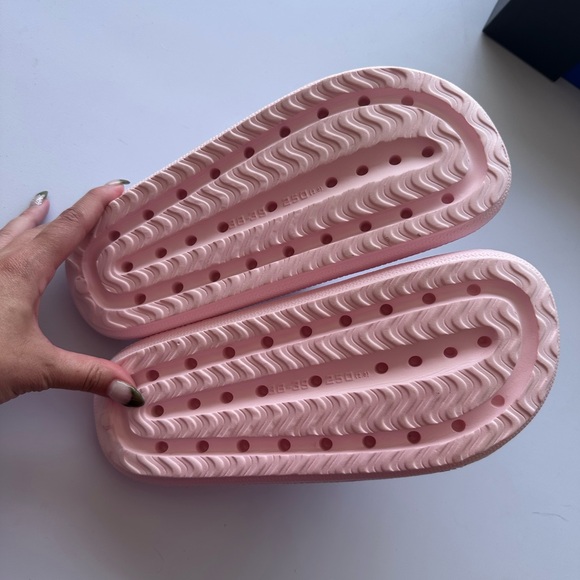 The Cloudies - Orthopedic Slippers With Extra Compressible Thick Sole - Picture 2 of 2